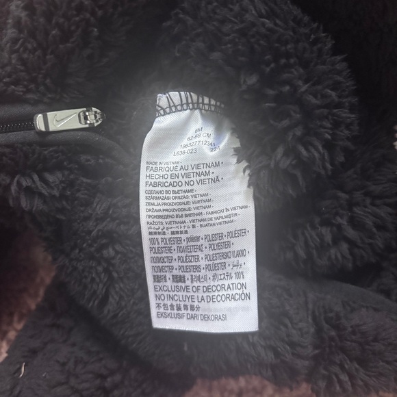 Nike Baby Hooded Sherpa Coverall – Black “Teddy Fleece”, 6M, Soft & Warm - Picture 4 of 4